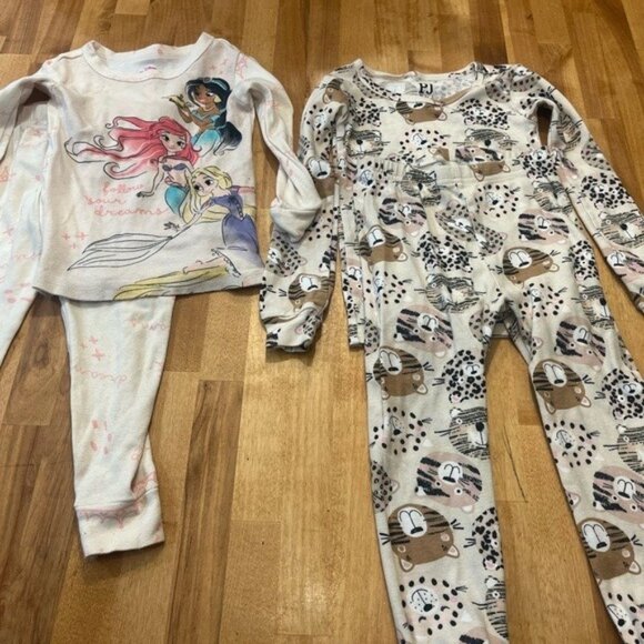 2 pairs girls  Princess and Animal Print Pajama Sets size 3T like new - Picture 1 of 7